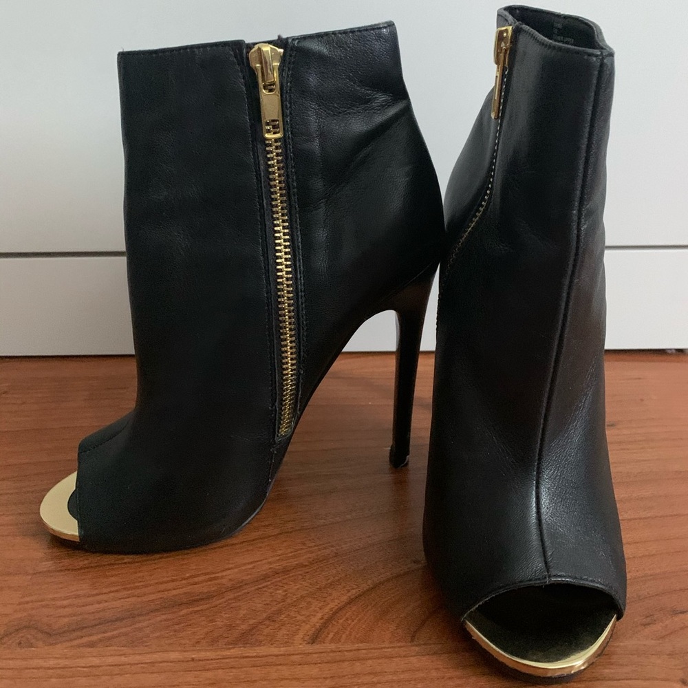 Black Steve Madden leather high heel booties!